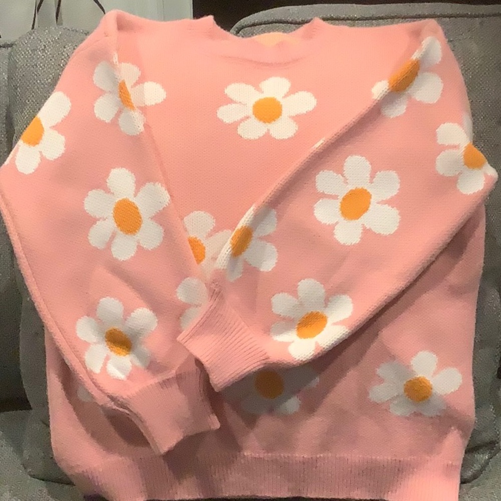 So cute, beautiful spring colors! Size S pullover sweater. Perfect condition!
